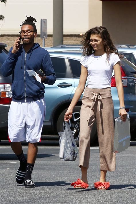 zendaya nude paparazzi|Zendaya Coleman Nude and Sexy Collection